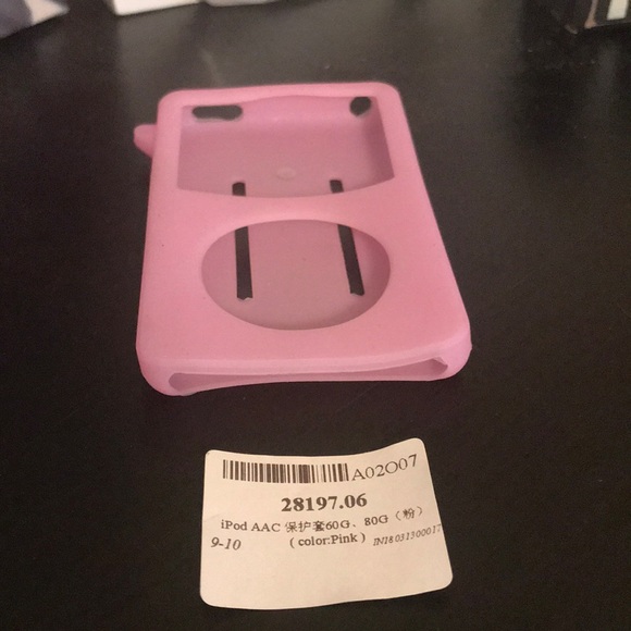 iPod silicone case🎀FREE WITH PURCHASE OF IPOD🎀 - Picture 3 of 3